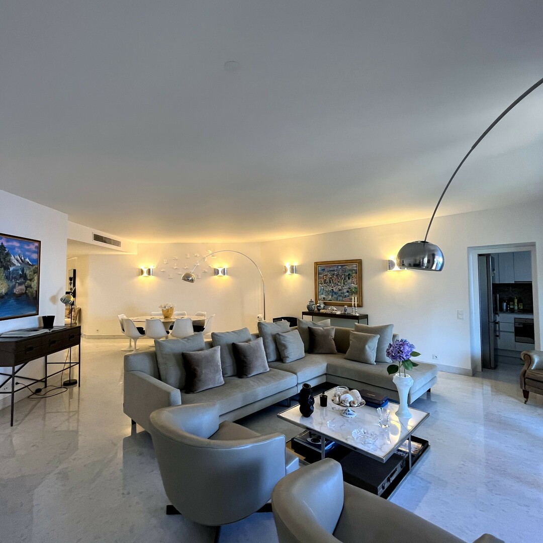 MAGNIFIQUE APPARTEMENT MEUBLE - VUE MER - Location d'appartements à Monaco