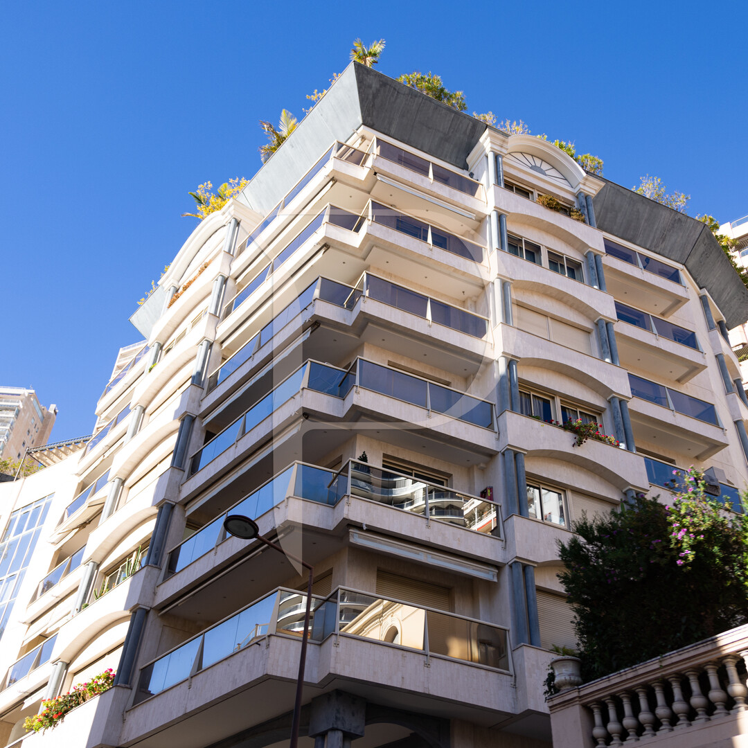 RARE GRAND 2 PIECES AVEC BUREAU (3 PIECES) - ‟LE ROCAZUR‟ - Location d'appartements à Monaco
