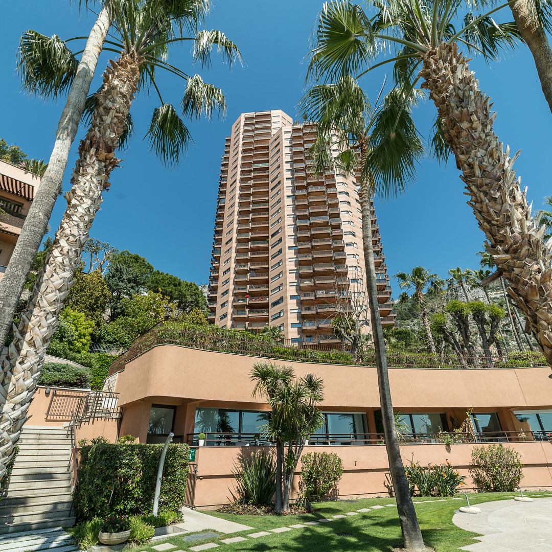 PARC SAINT ROMAN : EMPLACEMENT POUVANT RECEVOIR 4 VOITURES - Location d'appartements à Monaco