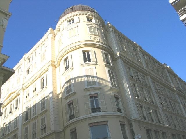 EMPLACEMENT IDEAL POUR CE STUDIO CENTRAL AVEC MEZZANINE - Location d'appartements à Monaco
