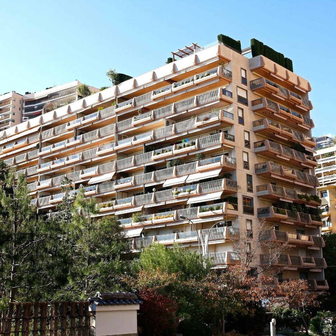 Neighborhood: Larvotto View: Garden Living space: 131 m² Terra - Location d'appartements à Monaco