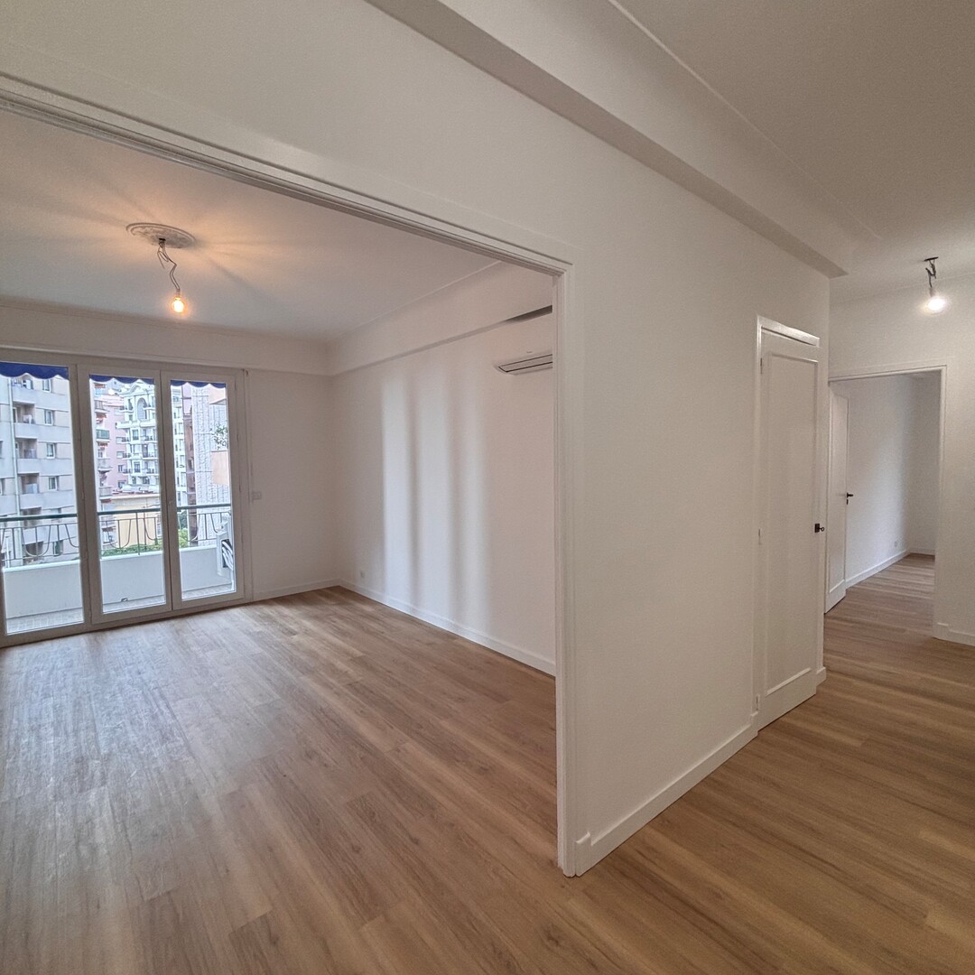 SPACIEUX 3 PIECES ENTIEREMENT RENOVE / IMMEUBLE L'ANACONDA - Location d'appartements à Monaco