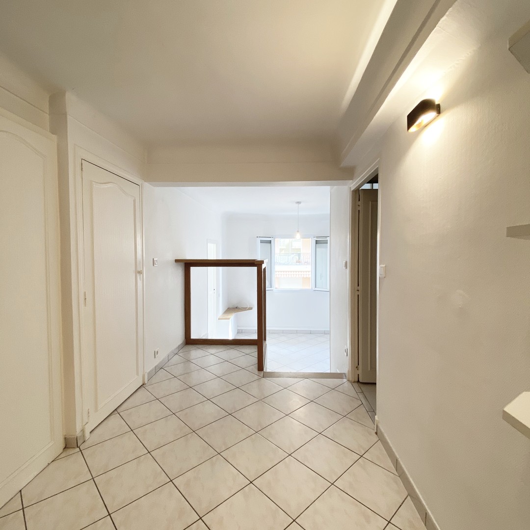 2 Pièces VILLA SENTINELLA - Location d'appartements à Monaco