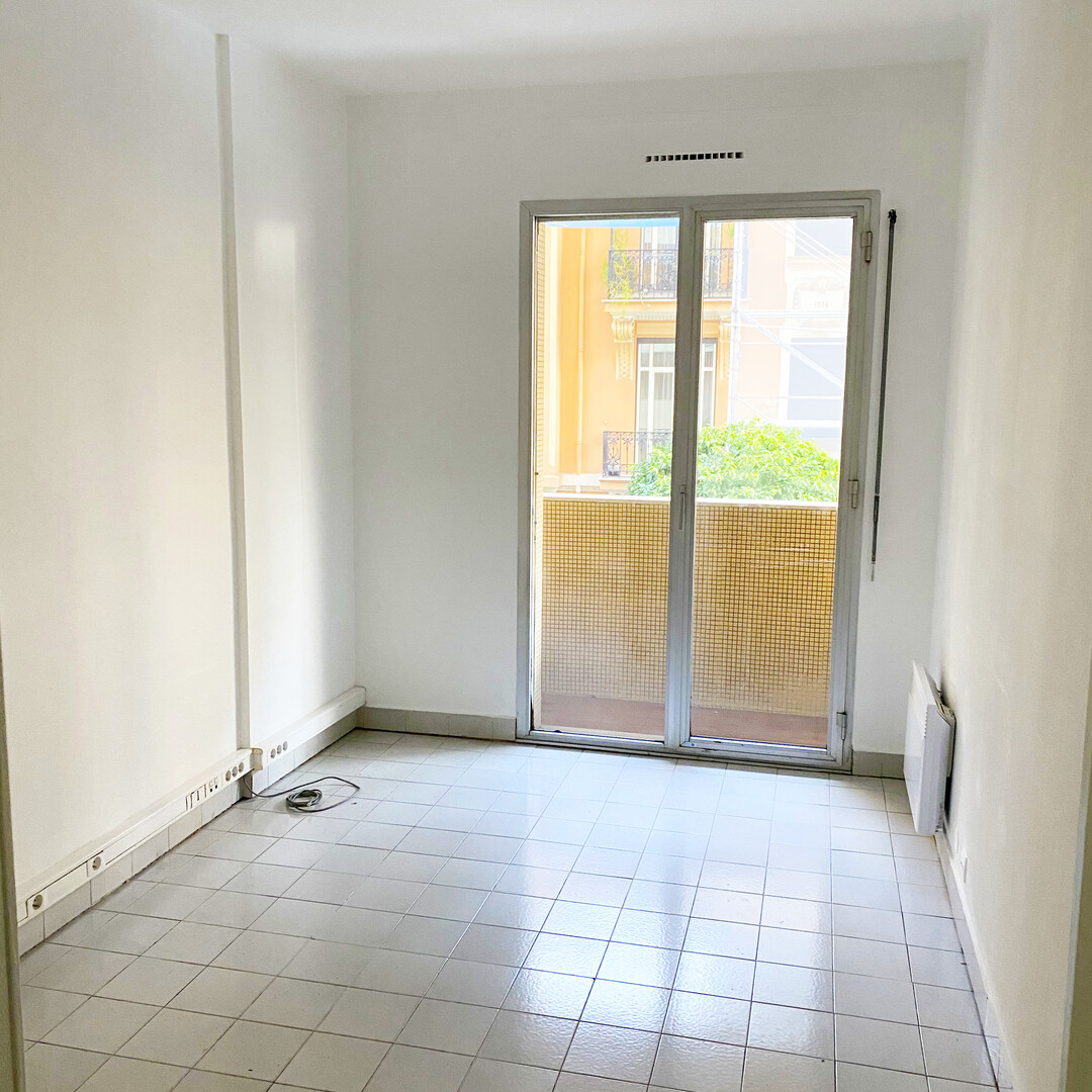 PETIT BUREAU - IMMEUBLE LES ORANGERS - Location d'appartements à Monaco