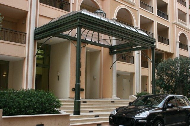 MONACO - APPARTEMENT 2 PIECES VUE MER - FONTVIEILLE - Location d'appartements à Monaco