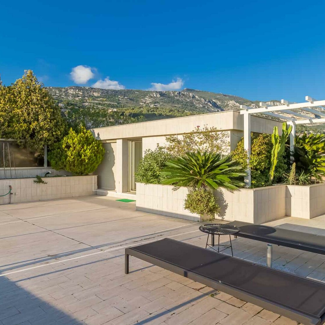 Triplex avec toit terrasse | 3 pièces au Jardin Exotique - Location d'appartements à Monaco