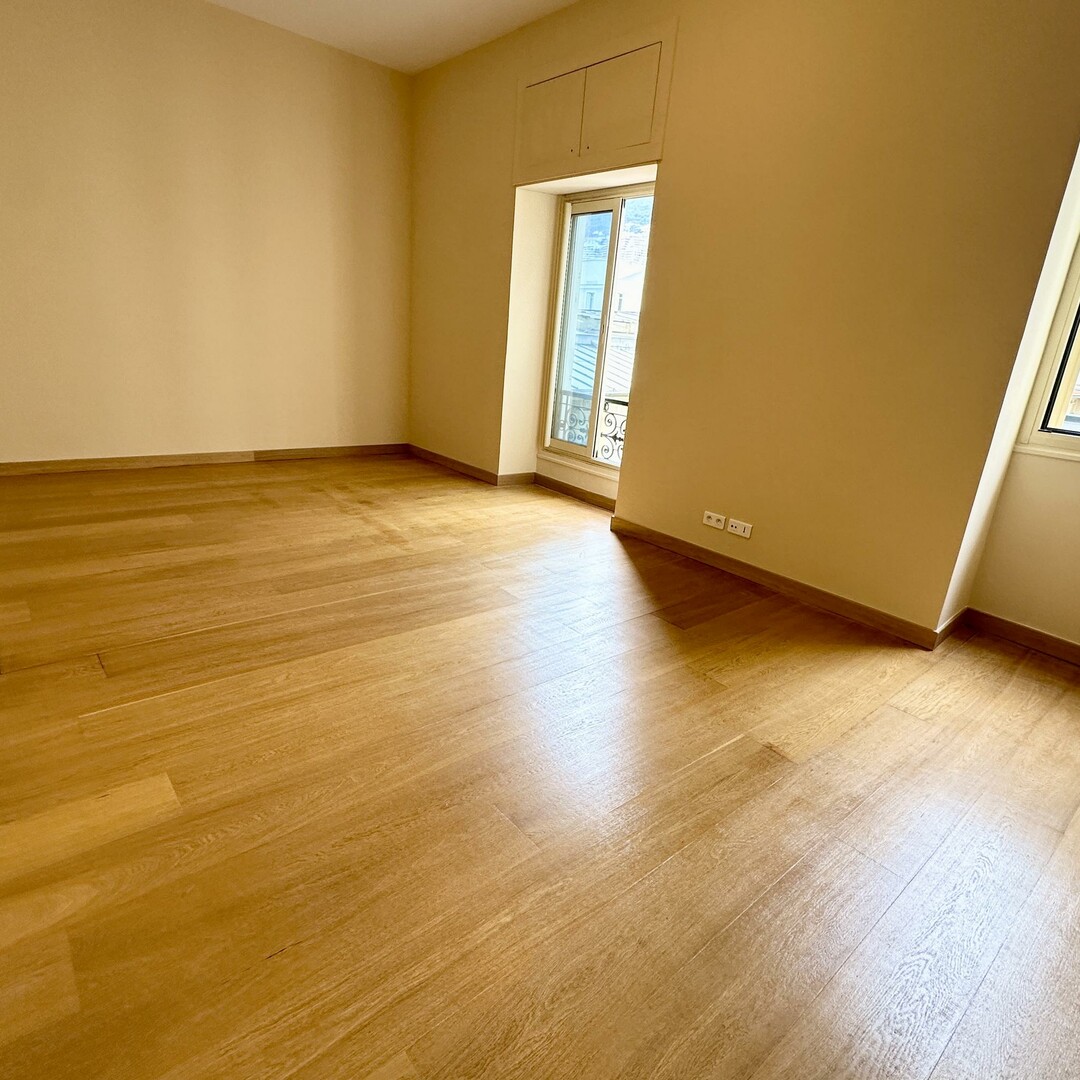 Beau bureau en plein coeur du Carré d'or - Location d'appartements à Monaco