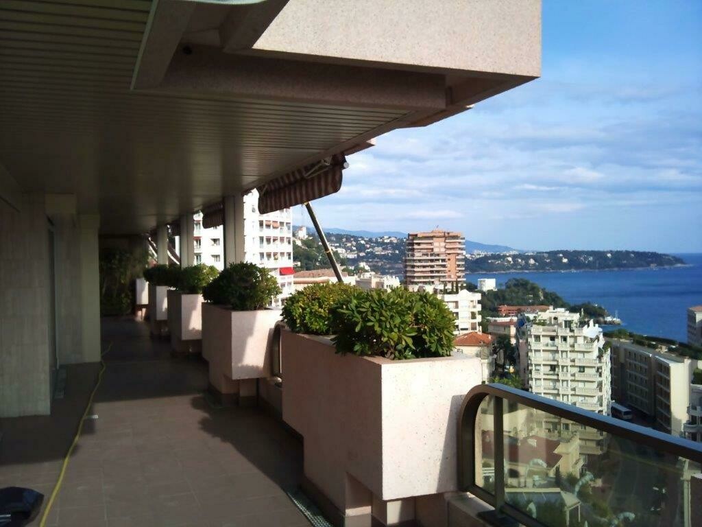 VILLA SUR LE TOIT - Location d'appartements à Monaco