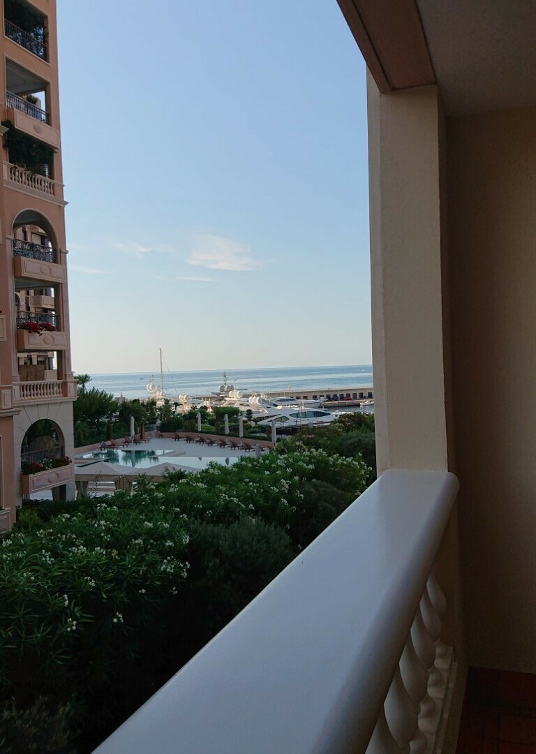 AGRÉABLE 2 PIÈCES AVEC LOGGIA - Location d'appartements à Monaco