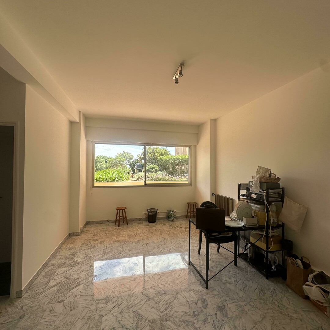 BUREAU RÉNOVÉ USAGE MIXTE - Location d'appartements à Monaco