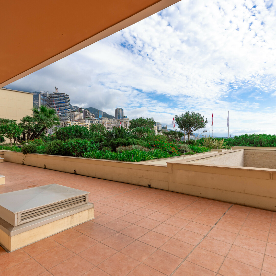 BUREAU RÉNOVÉ USAGE MIXTE - Location d'appartements à Monaco