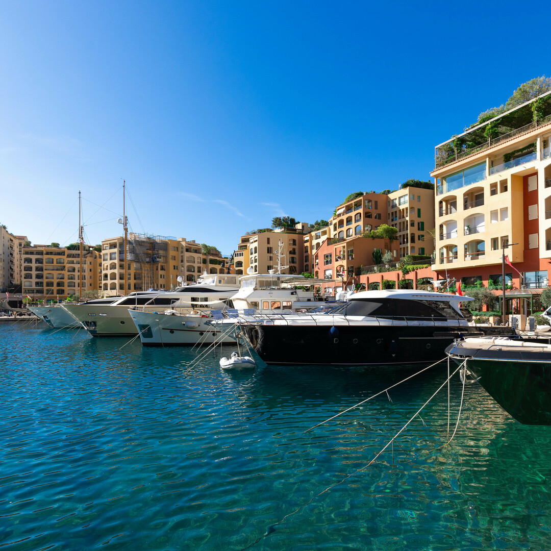 GRAND BUREAU AVEC VITRINE - Location d'appartements à Monaco