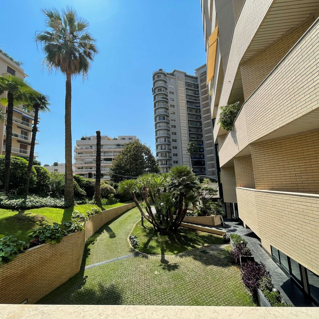 BUREAU DANS LE CARRE D'OR - Location d'appartements à Monaco