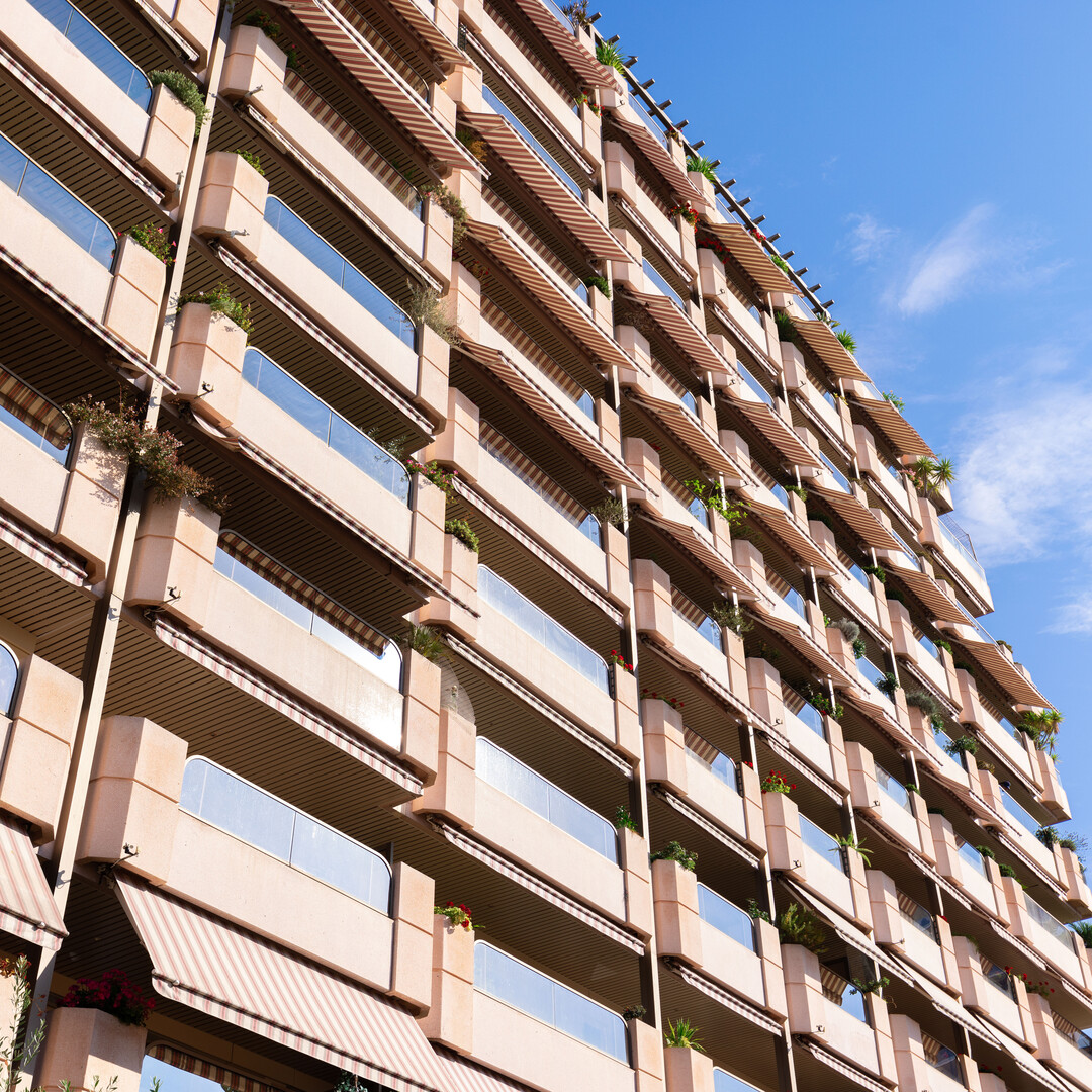 GRAND APPARTEMENT 2 PIÈCES AVEC TERRASSE ET JARDIN PRIVATIF - Location d'appartements à Monaco