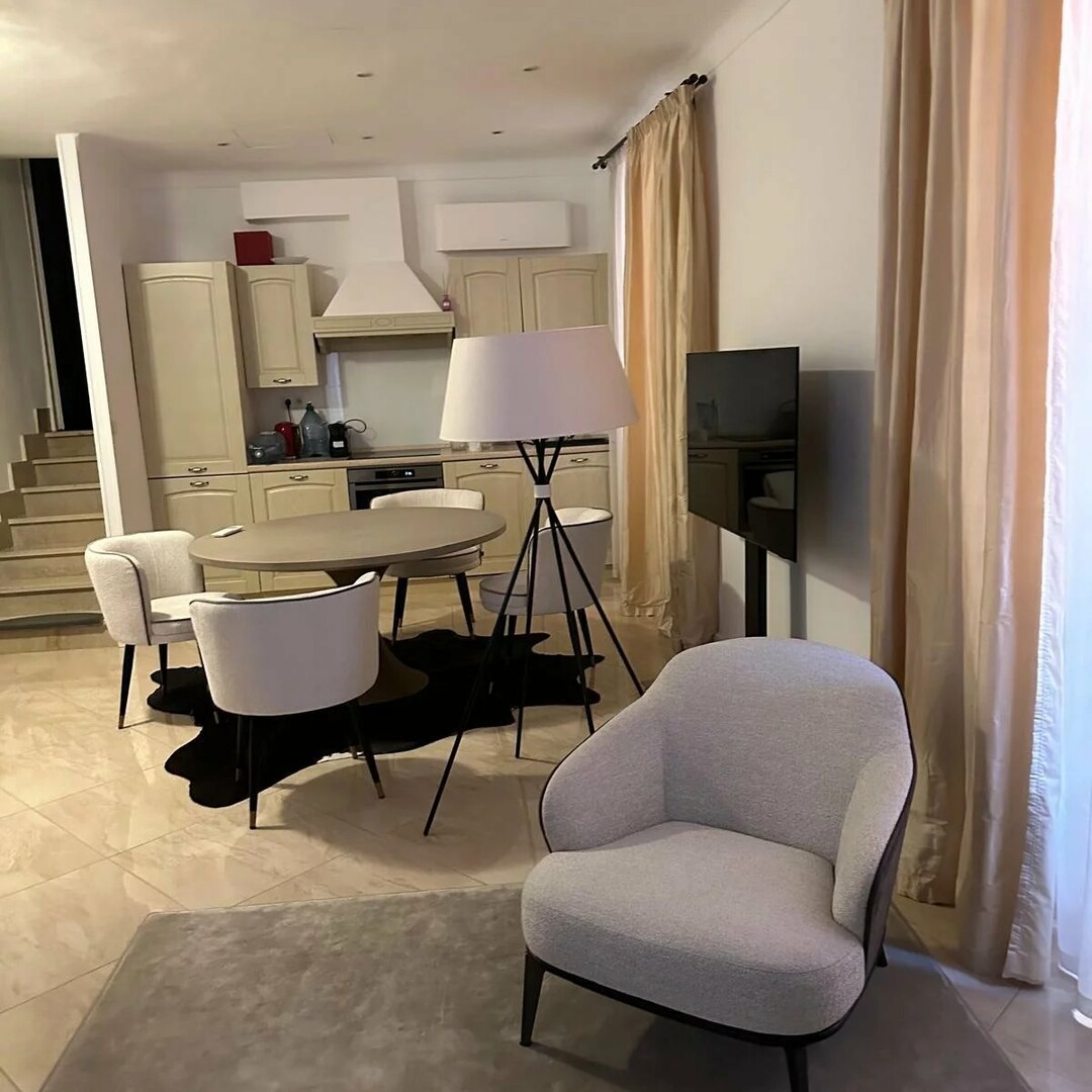 Spacieux appartement de 2/3 pièces à usage mixte - Location d'appartements à Monaco