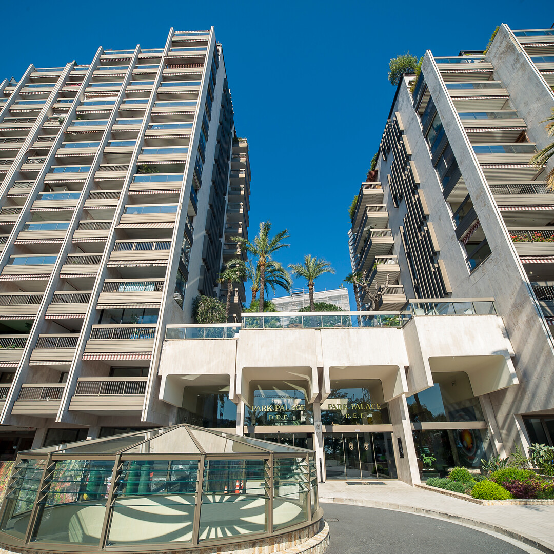 PARK PALACE : STUDIO - TERRASSE - CAVE - PARKING