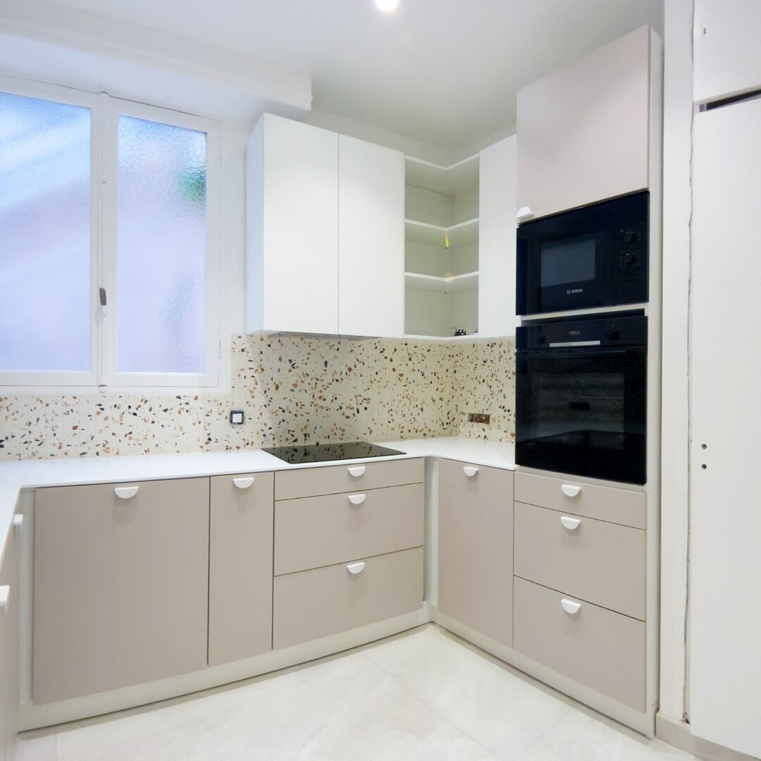 3 pièces entièrement rénové - Intérieur soigné avec aperçu mer