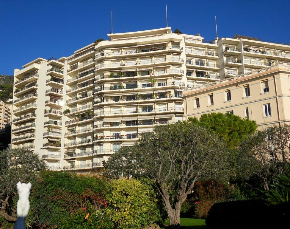 Le Continental - Place des Moulins