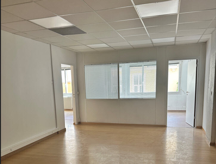Grand bureau à louer