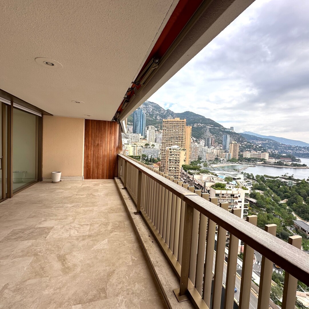 MIRABEAU : 2 PIECES - TERRASSE - VUE MER