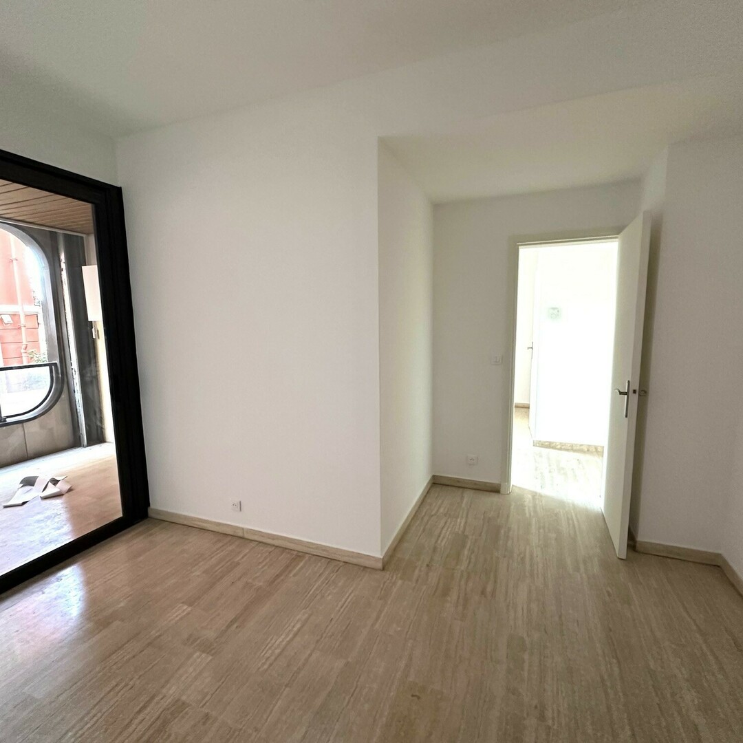 MONTAIGNE : 2P - LOGGIA- PARKING