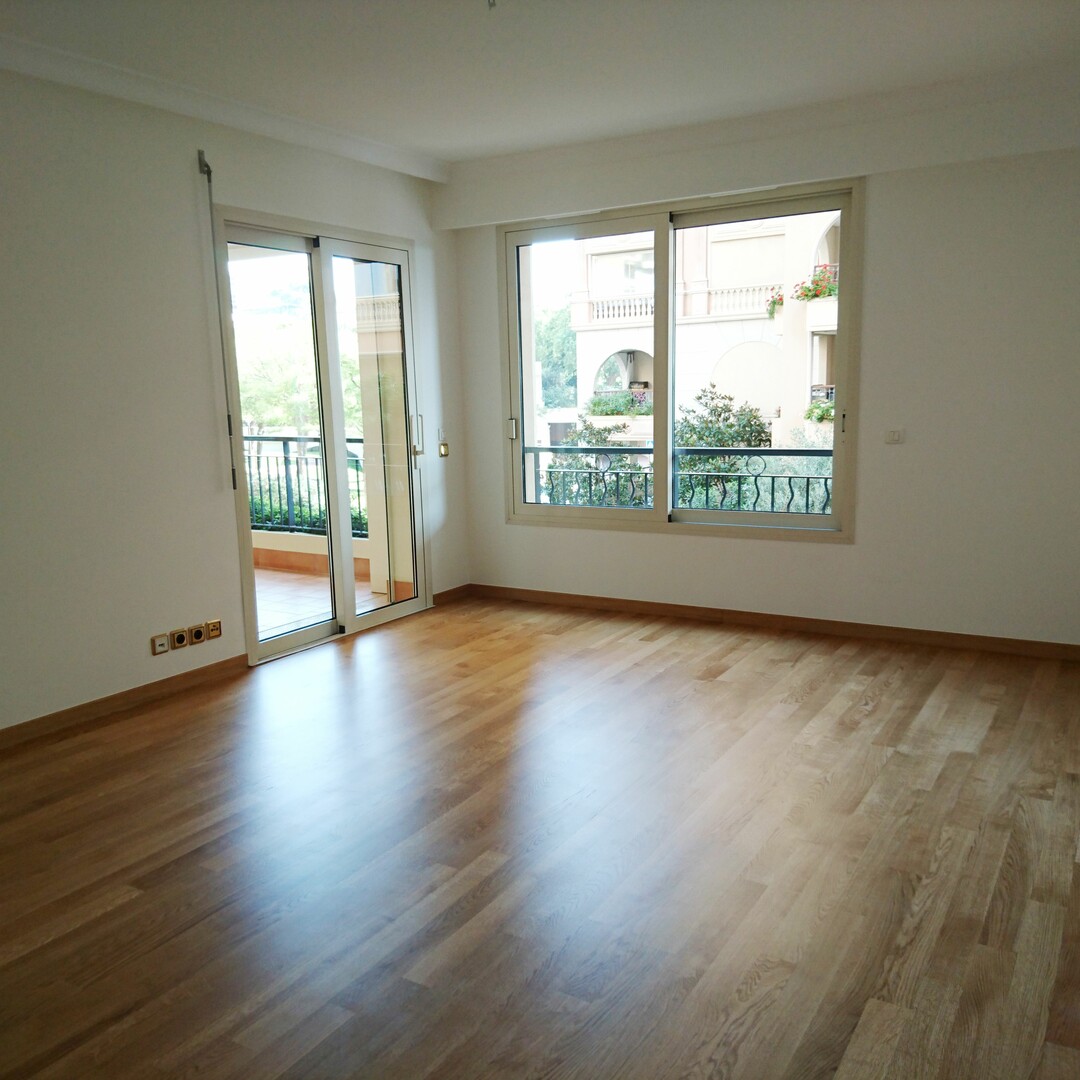 Fontvieille : 2 PIECES - LOGGIA - VUE DEGAGEE