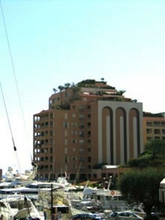 FONTVIEILLE - CAVE - EDEN STAR