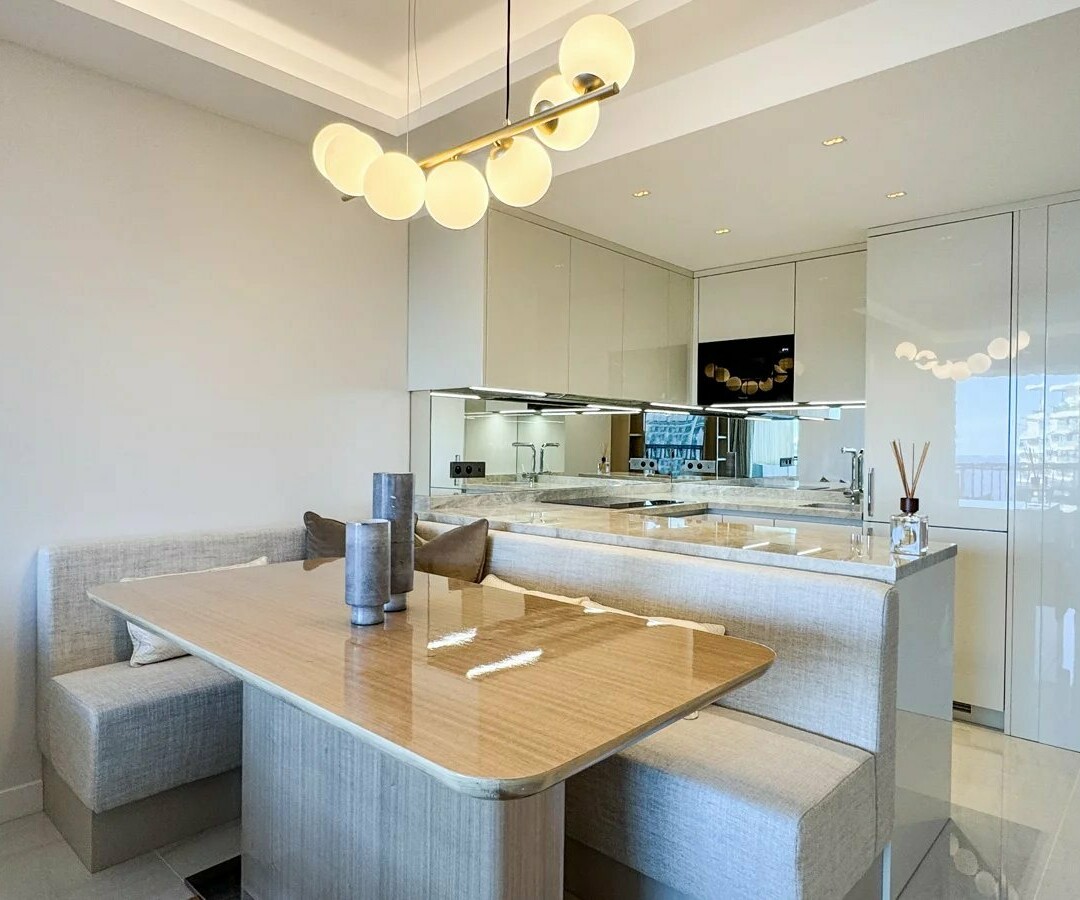 Mandat exclusif – Appartement de luxe rénové avec soin et vue sur la mer