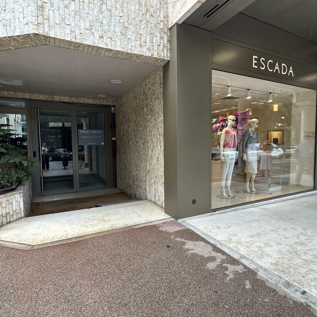 Bail commercial de 743 m2 en plein coeur du Carré d'Or