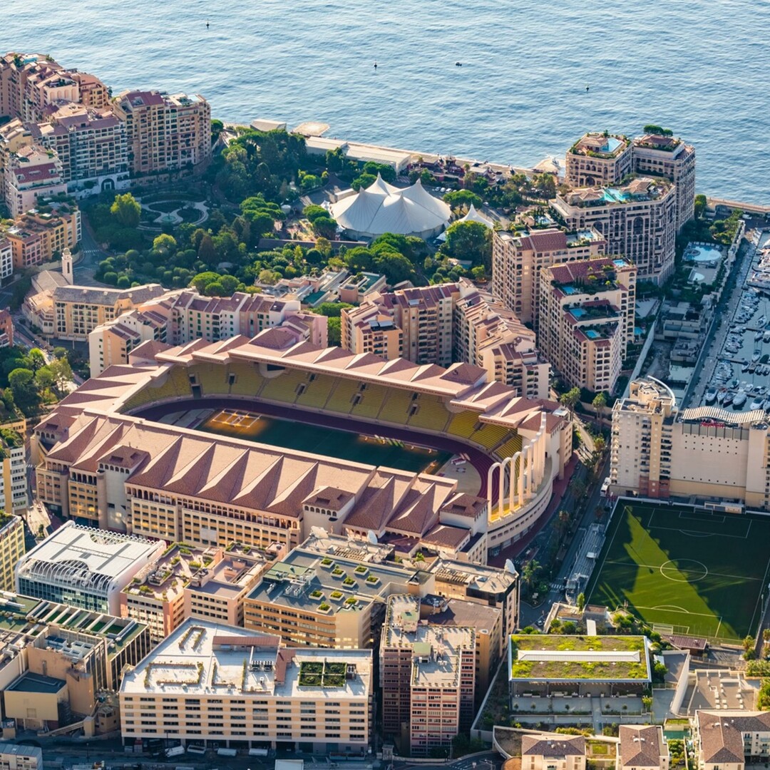 GRANDS BUREAUX RENOVES | A LOUER | FONTVIEILLE VUE MER | 293 m2