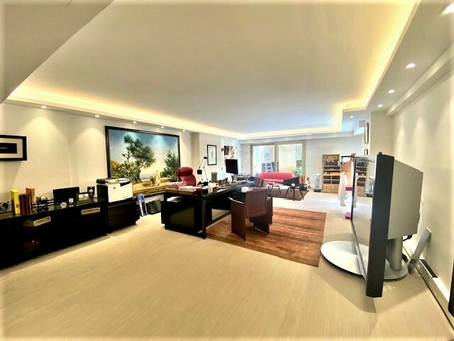 LUXUEUX BUREAUX 5 PIECES DANS LE CARRE D'OR