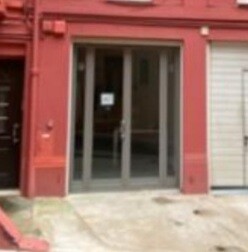 A saisir ! Local avec vitrine accès direct sur rue