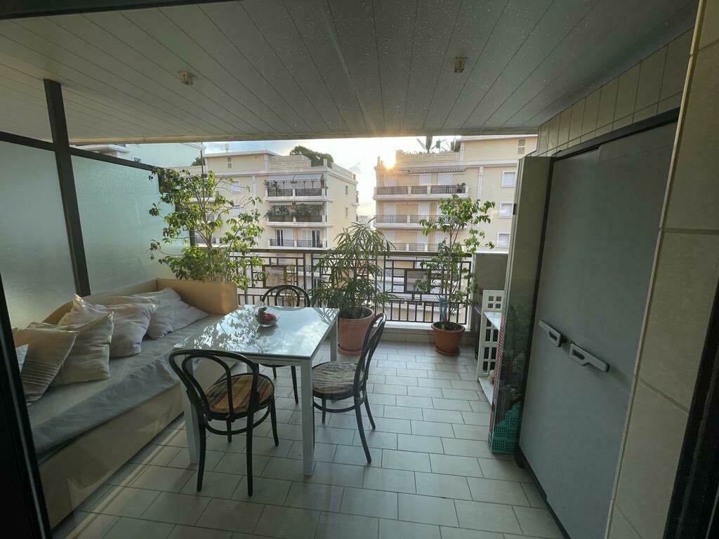 Beau Studio proche Place d'Armes