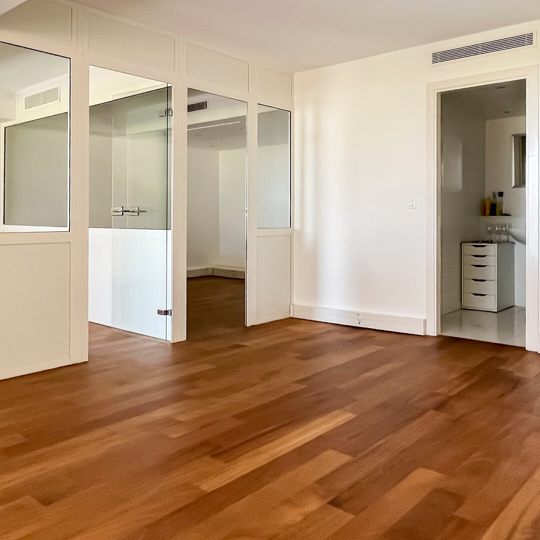 Bureau indépendant avec vitrine