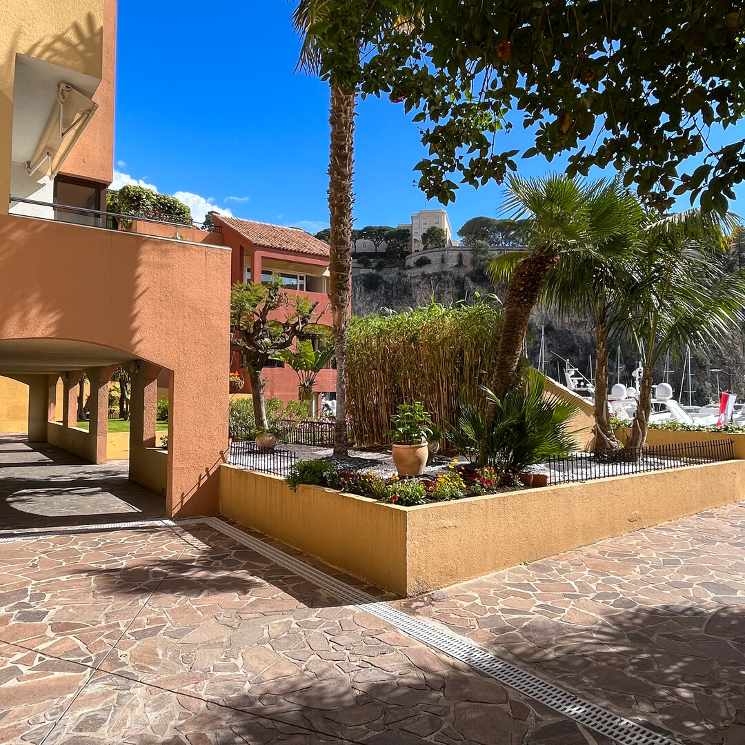 Bureau indépendant avec vitrine