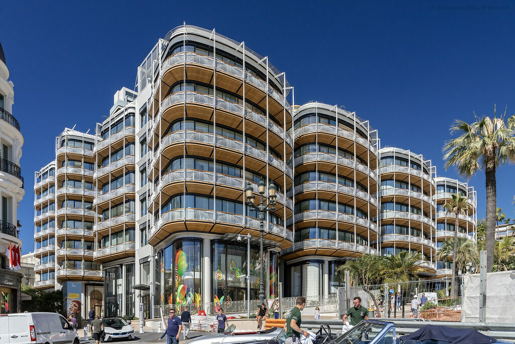 LUXUEUX DUPLEX CENTRAL