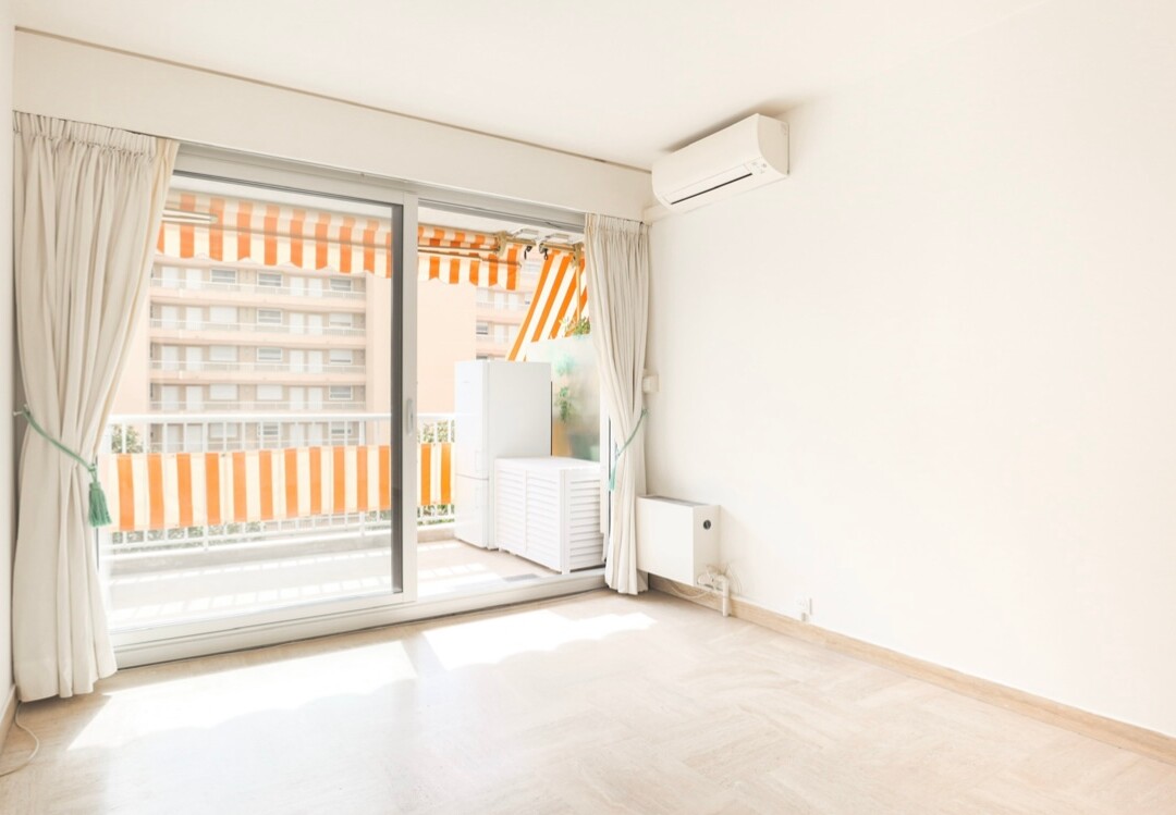 GRAND STUDIO AVEC TERRASSE