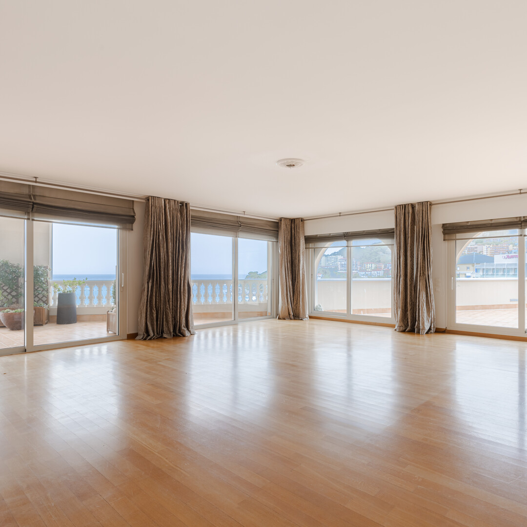 MAJESTUEUX 7 PIECES AVEC PISCINE ET VUE MER