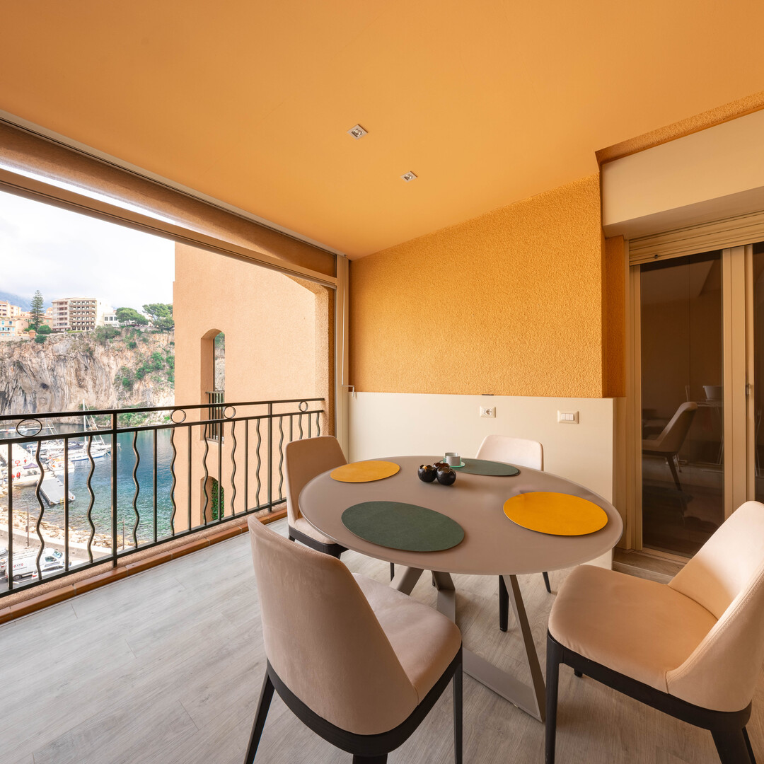 Fontvieille - Rare 2 pièces semi-meublé avec vue mer et parking