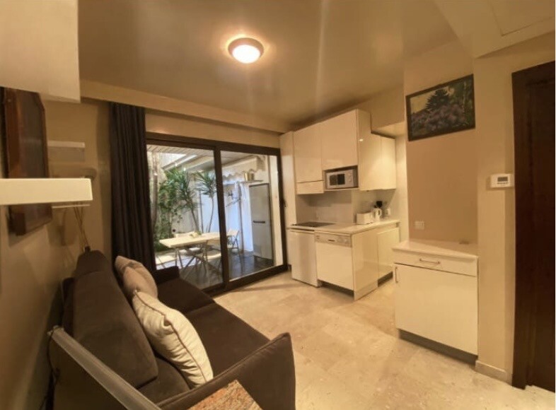 STUDIO AVEC JARDIN PRIVATIF