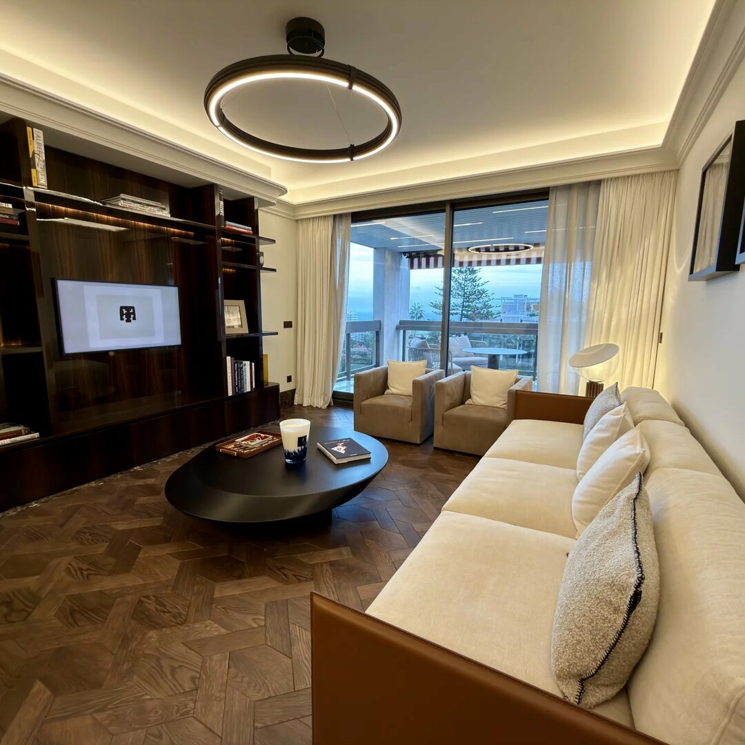 Appartement luxueusement rénové de deux chambres avec vue sur la mer dans le Carré d’Or