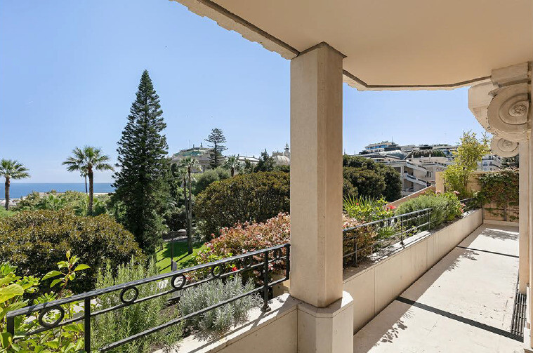 RARE APPARTEMENT DE 5 PIECES AVEC VERANDA - RESIDENCE LE METROPOLE CARRE D'OR