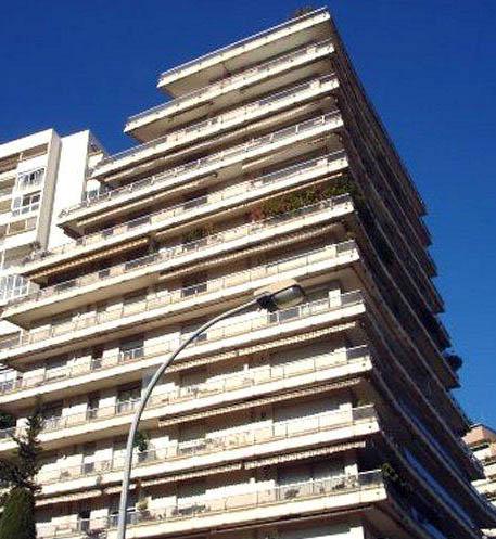 Sole Agent – High-end renovated luxury apartment with sea view