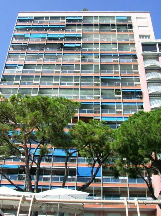 Sole Agent – High-end renovated luxury apartment with sea view