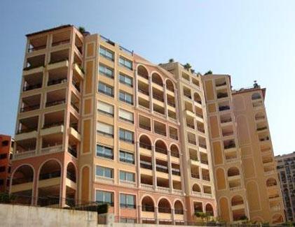 Sole Agent – High-end renovated luxury apartment with sea view