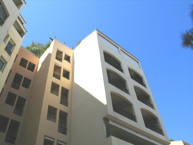 Sole Agent – High-end renovated luxury apartment with sea view