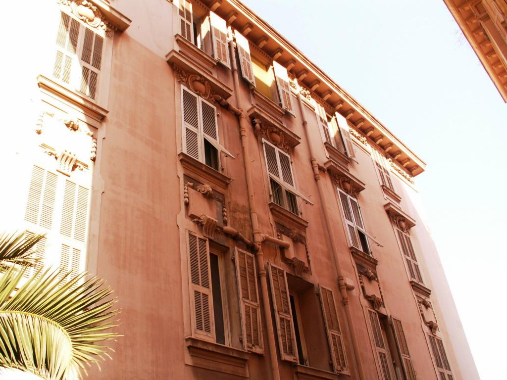 Sole Agent – High-end renovated luxury apartment with sea view