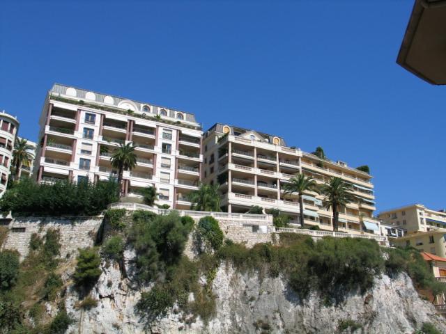 Sole Agent – High-end renovated luxury apartment with sea view